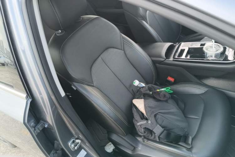Used Roewe i6 MAX 2020 300TGI Automatic "Swell Cool Smart Drive" Edition Right Front Seat