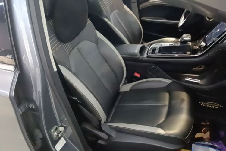 Used Roewe i6 MAX 2020 300TGI Automatic Supreme Edition with Cool Sunroof and Advanced Driving Features Right Front Seat
