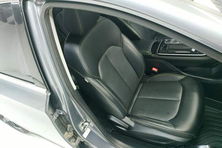 Used Roewe i6 MAX 2020 300TGI Automatic "Swell Cool Smart Drive" Edition Right Front Seat