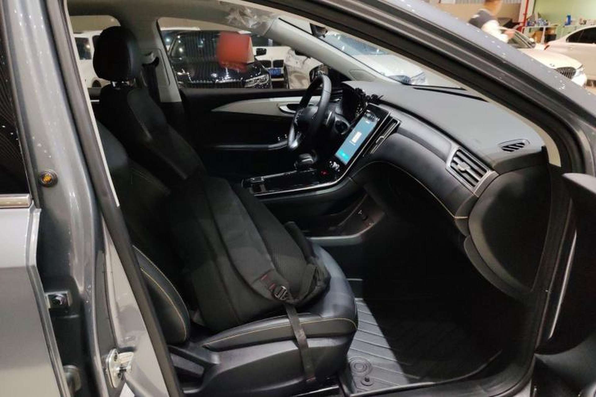 Used Roewe i6 MAX 2020 300TGI Automatic "Swell Cool Smart Drive" Edition Right Front Seat