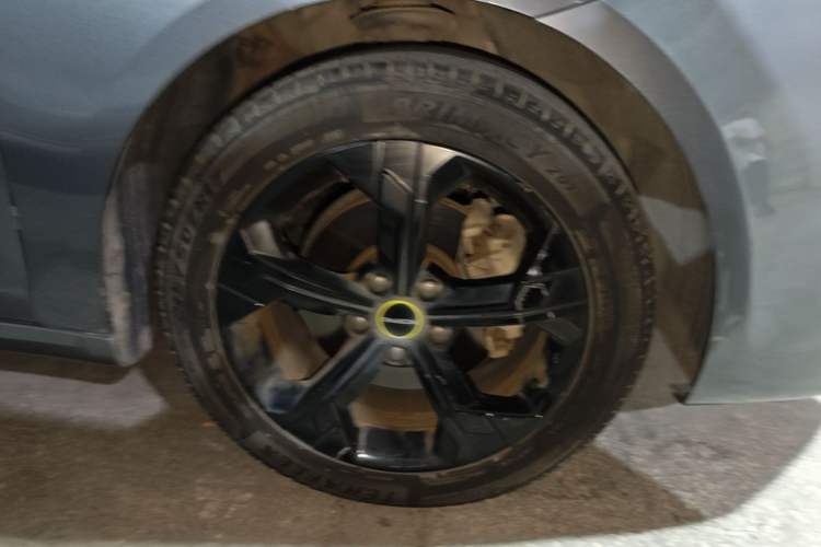 Used Roewe i6 MAX 2020 300TGI Automatic "Swell Cool Smart Drive" Edition Right Front Wheel Hub