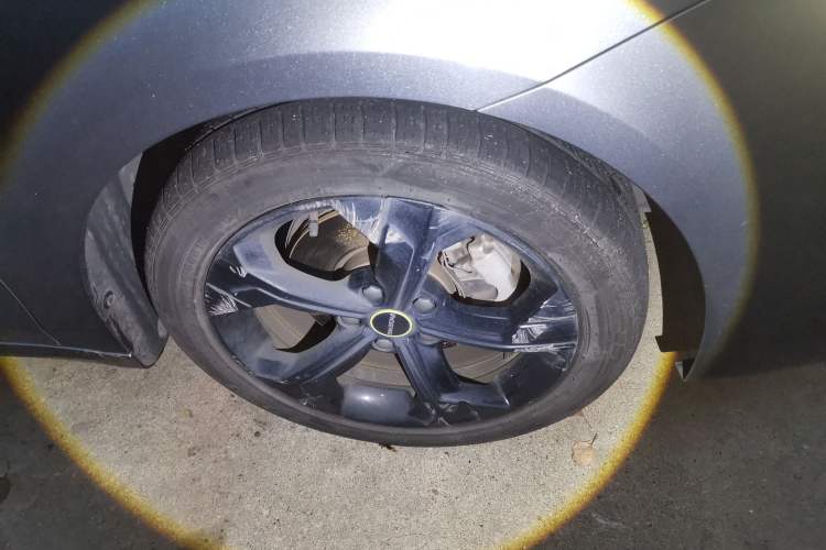 Used Roewe i6 MAX 2020 300TGI Automatic Cool & Stylish Skyroof Edition Right Front Wheel Hub