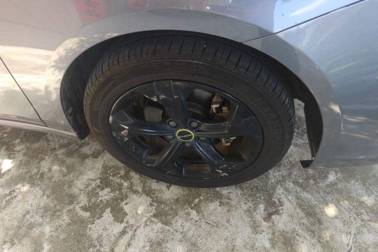 Used Roewe i6 MAX 2020 300TGI Automatic "Swell Cool Smart Drive" Edition Right Front Wheel Hub