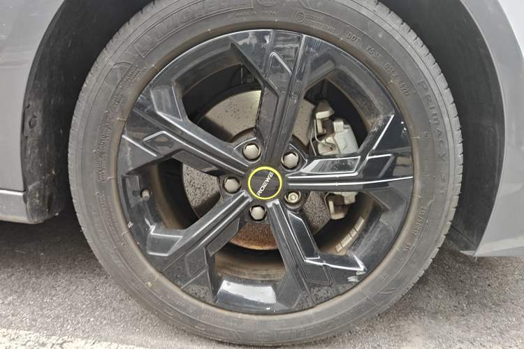 Used Roewe i6 MAX 2020 300TGI Automatic "Swell Cool Smart Drive" Edition Right Front Wheel Hub