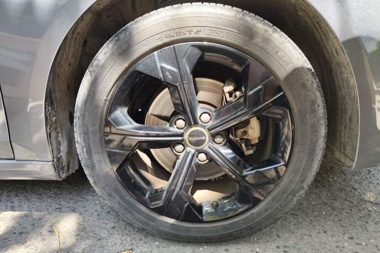 Used Roewe i6 MAX 2020 300TGI Automatic Cool & Stylish Skyroof Edition Right Front Wheel Hub