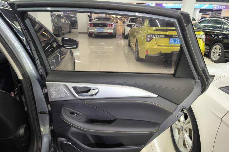 Used Roewe i6 MAX 2020 300TGI Automatic "Swell Cool Smart Drive" Edition Right Rear Door Interior