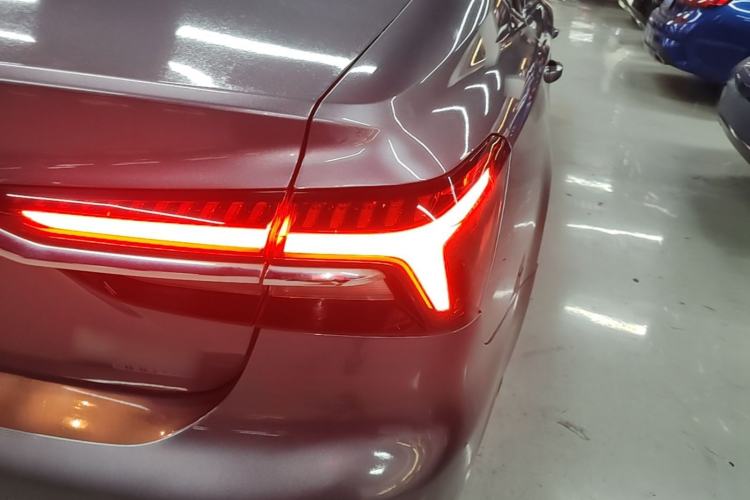 Used Roewe i6 MAX 2020 300TGI Automatic "Swell Cool Smart Drive" Edition Right Rear Taillight