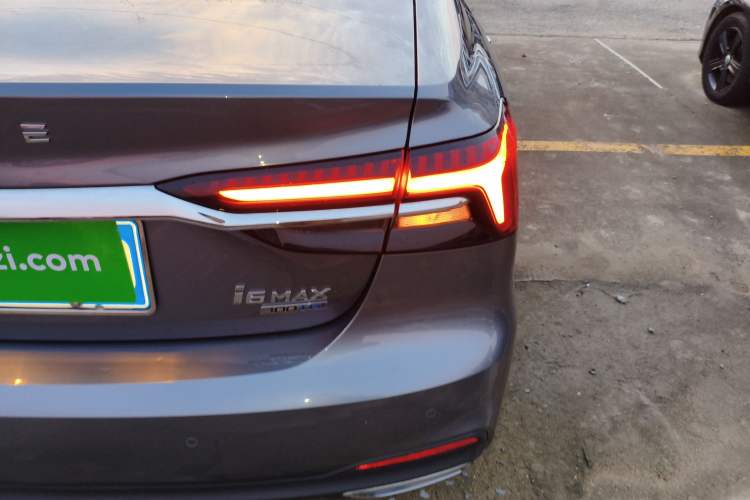 Used Roewe i6 MAX 2020 300TGI Automatic "Swell Cool Smart Drive" Edition Right Rear Taillight