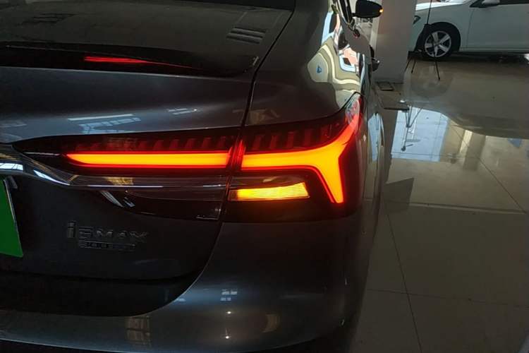 Used Roewe i6 MAX 2020 300TGI Automatic Sporty Cool Edition Right Rear Taillight