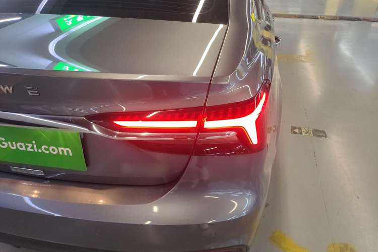 Used Roewe i6 MAX 2020 300TGI Automatic "Swell Cool Smart Drive" Edition Right Rear Taillight