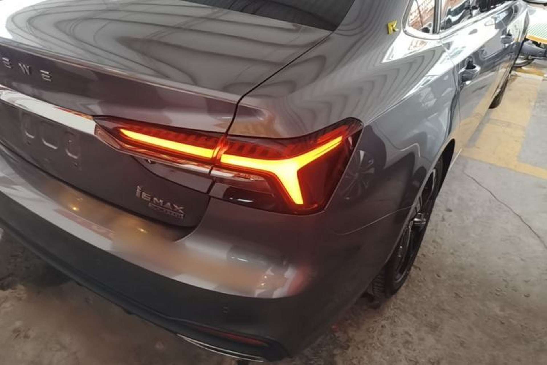 Used Roewe i6 MAX 2020 300TGI Automatic "Swell Cool Smart Drive" Edition Right Rear Taillight