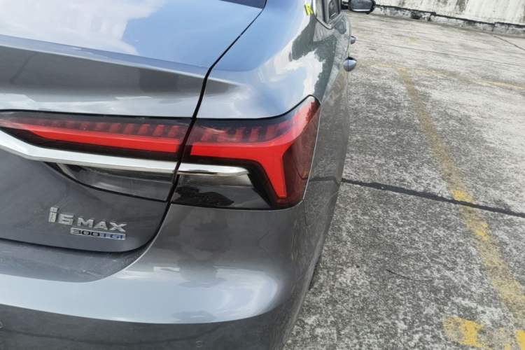 Used Roewe i6 MAX 2020 300TGI Automatic "Swell Cool Smart Drive" Edition Right Rear Taillight