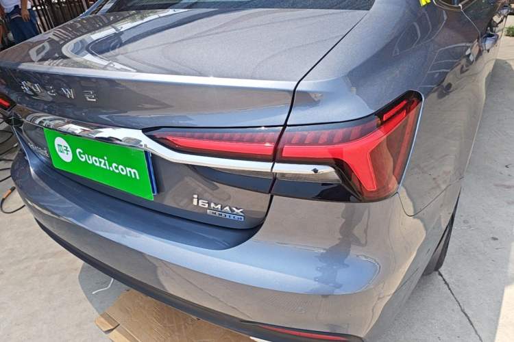 Used Roewe i6 MAX 2020 300TGI Automatic Supreme Edition with Cool Sunroof and Advanced Driving Features Right Rear Taillight