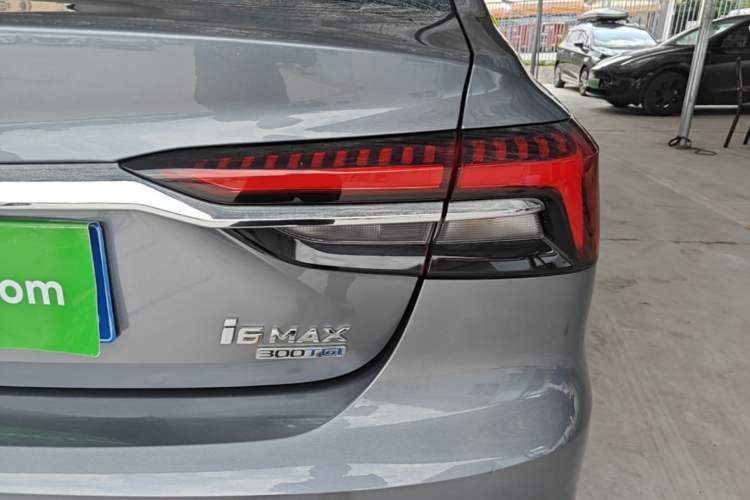 Used Roewe i6 MAX 2020 300TGI Automatic Supreme Edition with Cool Sunroof and Advanced Driving Features Right Rear Taillight