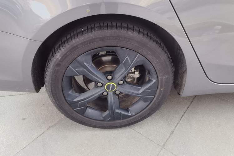 Used Roewe i6 MAX 2020 300TGI Automatic "Swell Cool Smart Drive" Edition Right Rear Wheel Hub