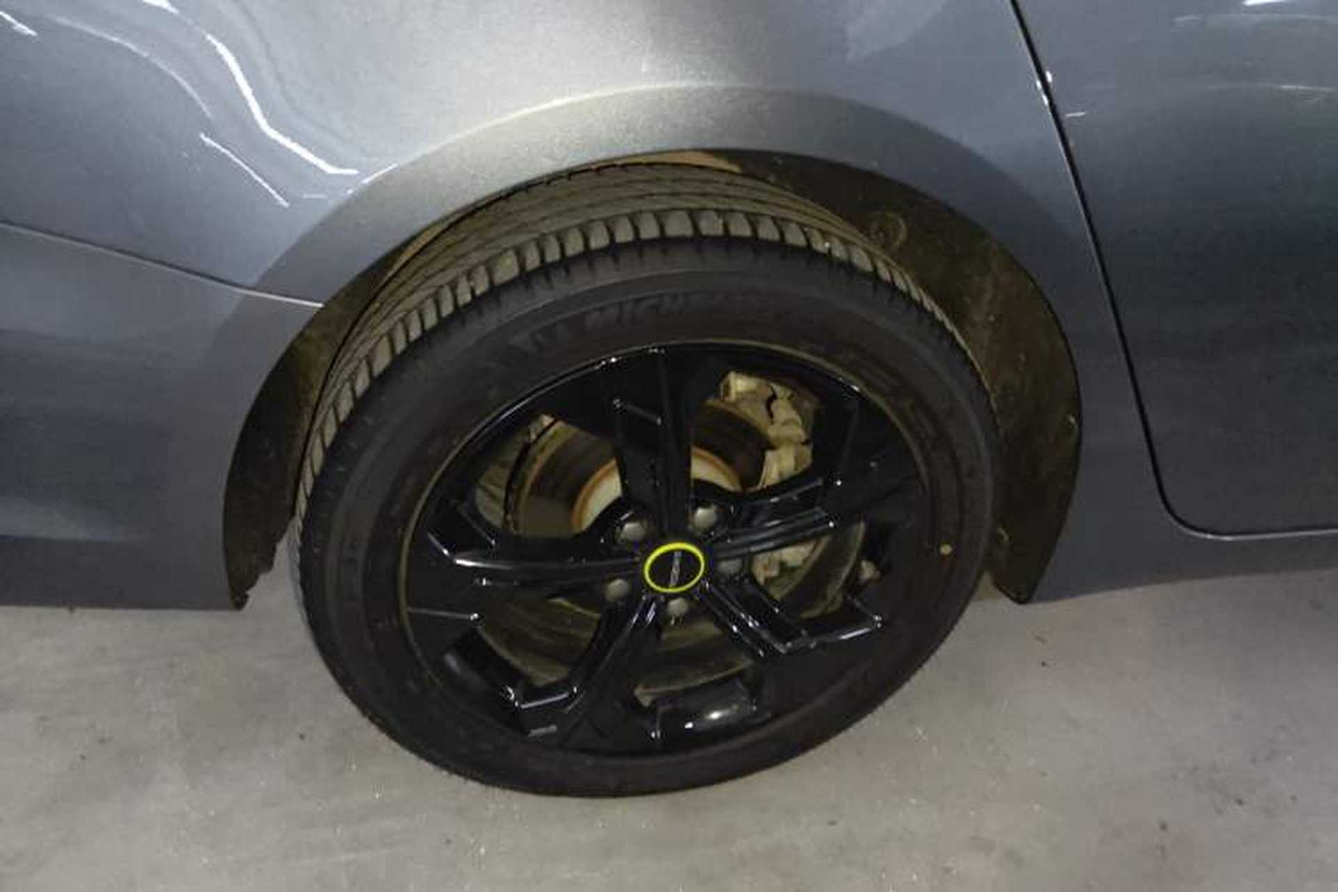 Used Roewe i6 MAX 2020 300TGI Automatic "Swell Cool Smart Drive" Edition Right Rear Wheel Hub