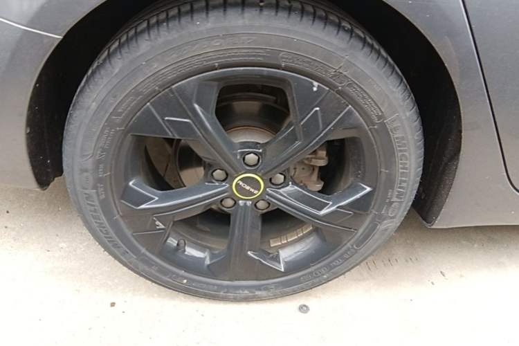 Used Roewe i6 MAX 2020 300TGI Automatic "Swell Cool Smart Drive" Edition Right Rear Wheel Hub