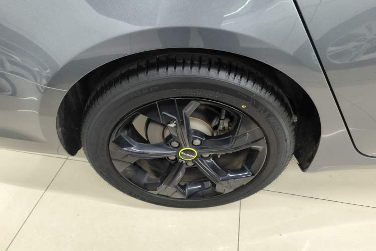 Used Roewe i6 MAX 2020 300TGI Automatic "Swell Cool Smart Drive" Edition Right Rear Wheel Hub