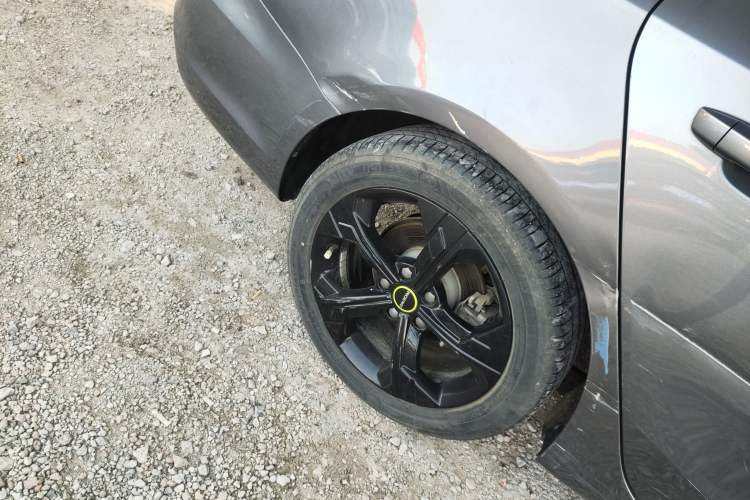 Used Roewe i6 MAX 2020 300TGI Automatic Cool & Stylish Skyroof Edition Right Rear Wheel Hub