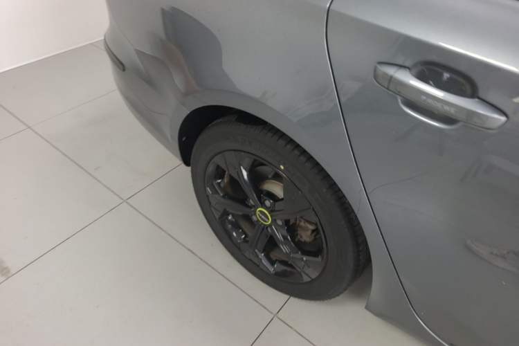 Used Roewe i6 MAX 2020 300TGI Automatic Sporty Cool Edition Right Rear Wheel Hub