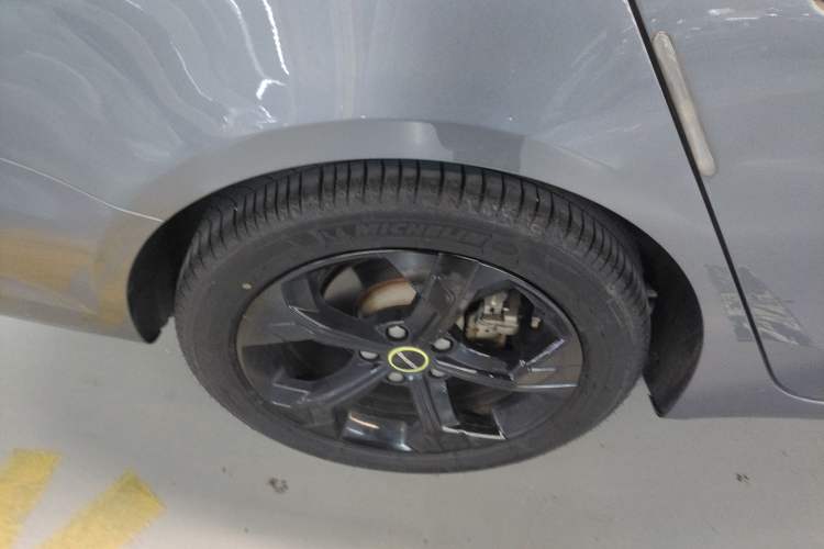 Used Roewe i6 MAX 2020 300TGI Automatic "Swell Cool Smart Drive" Edition Right Rear Wheel Hub