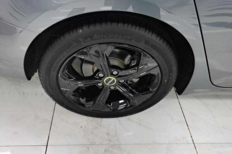 Used Roewe i6 MAX 2020 300TGI Automatic Sporty Cool Edition Right Rear Wheel Hub