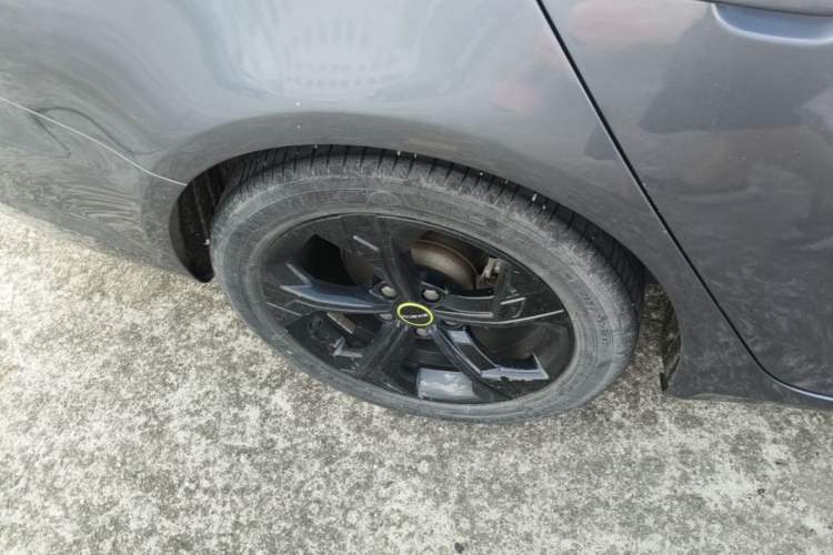 Used Roewe i6 MAX 2020 300TGI Automatic "Swell Cool Smart Drive" Edition Right Rear Wheel Hub