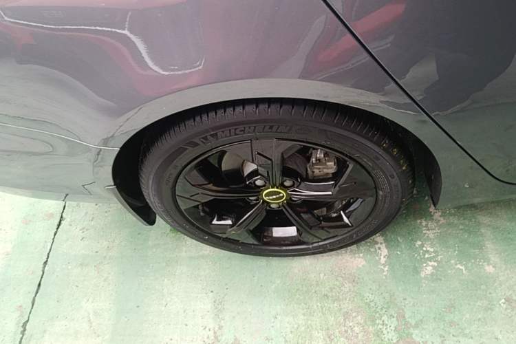 Used Roewe i6 MAX 2020 300TGI Automatic Sporty Cool Edition Right Rear Wheel Hub