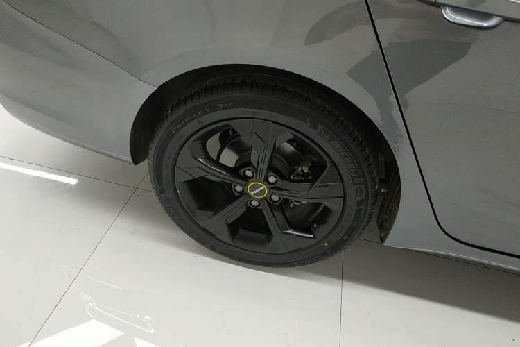 Used Roewe i6 MAX 2020 300TGI Automatic "Swell Cool Smart Drive" Edition Right Rear Wheel Hub