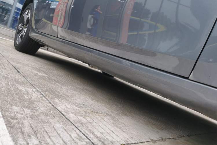 Used Roewe i6 MAX 2020 300TGI Automatic Sporty Cool Edition Right Side Sill