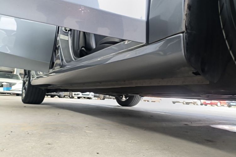 Used Roewe i6 MAX 2020 300TGI Automatic "Swell Cool Smart Drive" Edition Right Side Sill