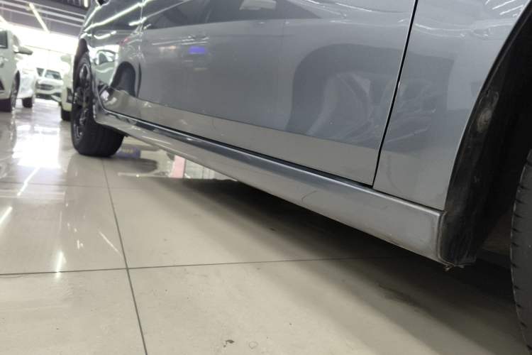 Used Roewe i6 MAX 2020 300TGI Automatic "Swell Cool Smart Drive" Edition Right Side Sill