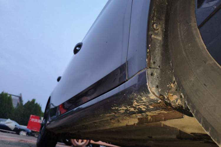 Used Roewe i6 MAX 2020 300TGI Automatic "Swell Cool Smart Drive" Edition Right Side Sill