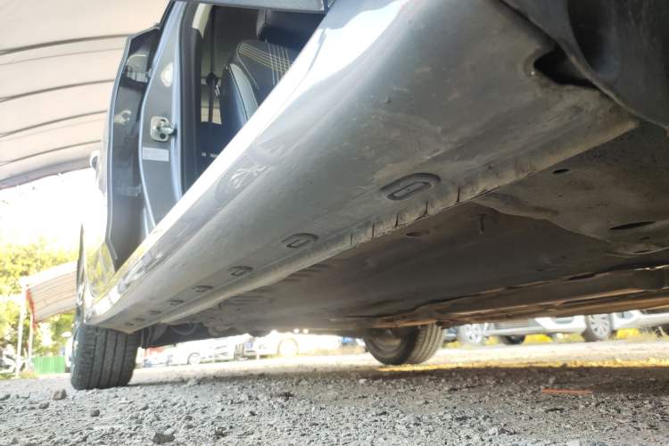 Used Roewe i6 MAX 2020 300TGI Automatic Cool & Stylish Skyroof Edition Right Side Sill