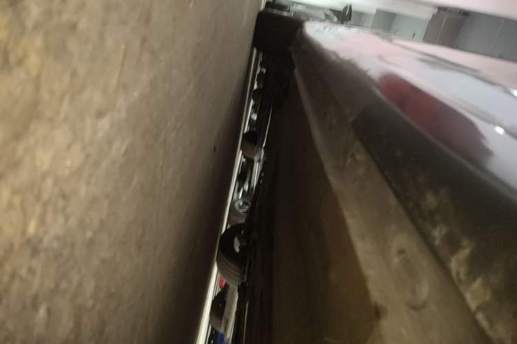 Used Roewe i6 MAX 2020 300TGI Automatic "Swell Cool Smart Drive" Edition Right Side Sill
