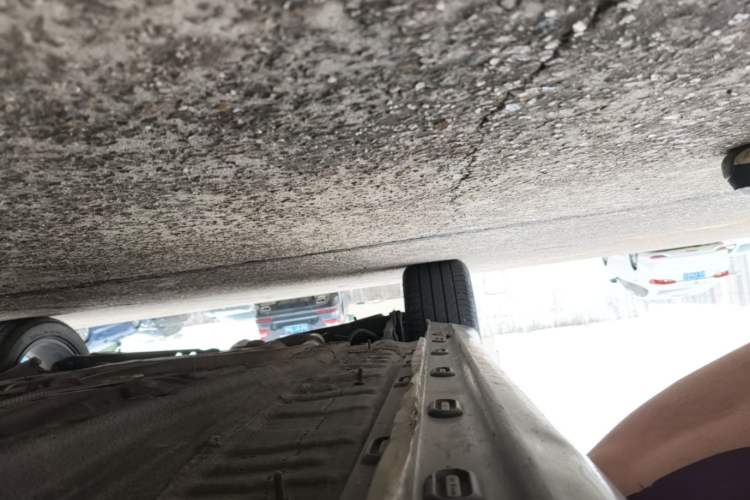 Used Roewe i6 MAX 2020 300TGI Automatic "Swell Cool Smart Drive" Edition Right Side Sill