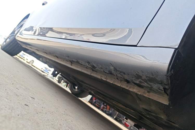 Used Roewe i6 MAX 2020 300TGI Automatic Supreme Edition with Cool Sunroof and Advanced Driving Features Right Side Sill