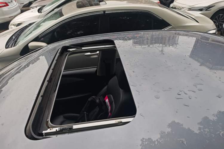 Used Roewe i6 MAX 2020 300TGI Automatic "Swell Cool Smart Drive" Edition Roof