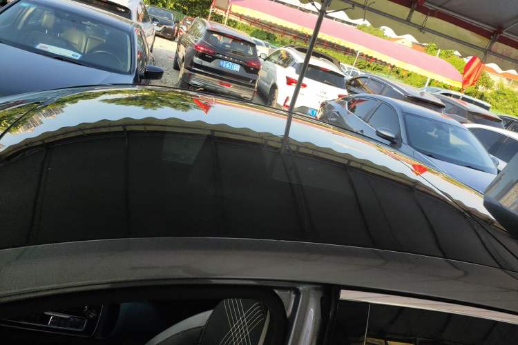 Used Roewe i6 MAX 2020 300TGI Automatic Cool & Stylish Skyroof Edition Roof