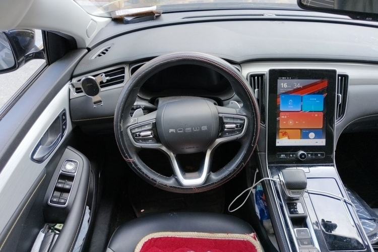 Used Roewe i6 MAX 2020 300TGI Automatic Supreme Edition with Cool Sunroof and Advanced Driving Features Steering Wheel