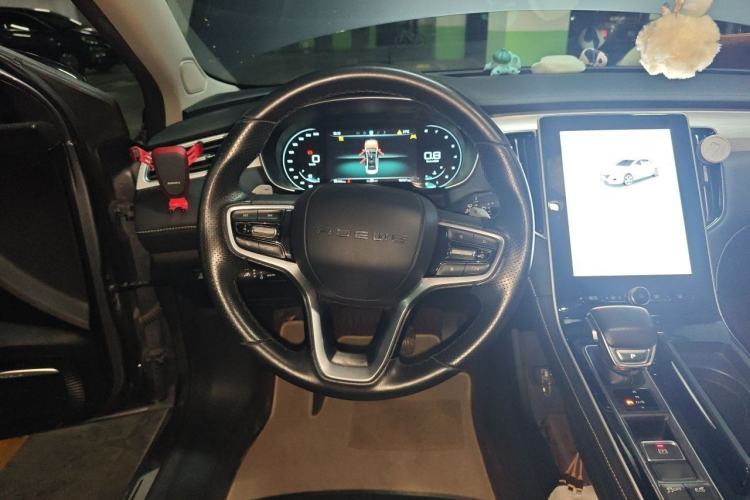Used Roewe i6 MAX 2020 300TGI Automatic Supreme Edition with Cool Sunroof and Advanced Driving Features Steering Wheel