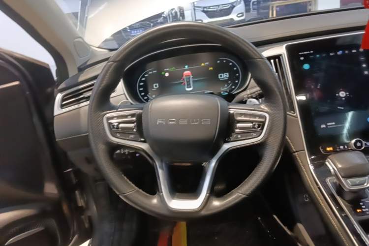 Used Roewe i6 MAX 2020 300TGI Automatic Supreme Edition with Cool Sunroof and Advanced Driving Features Steering Wheel