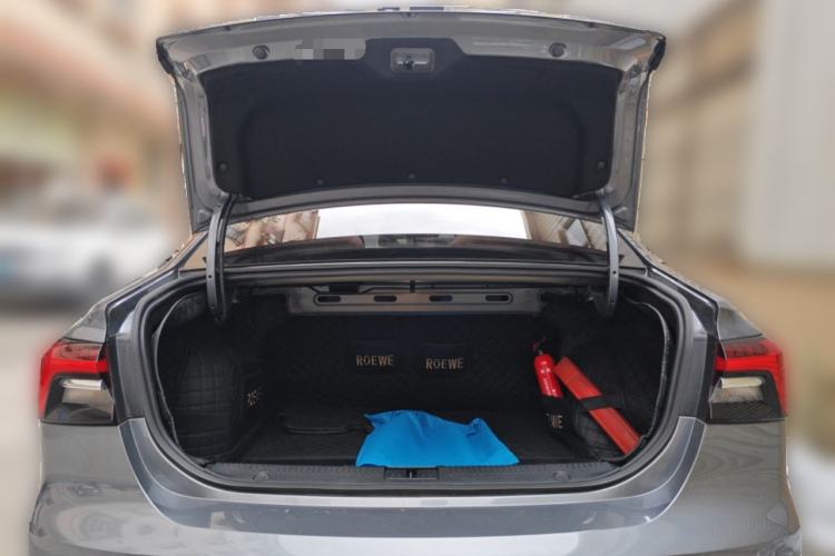Used Roewe i6 MAX 2020 300TGI Automatic "Swell Cool Smart Drive" Edition Trunk