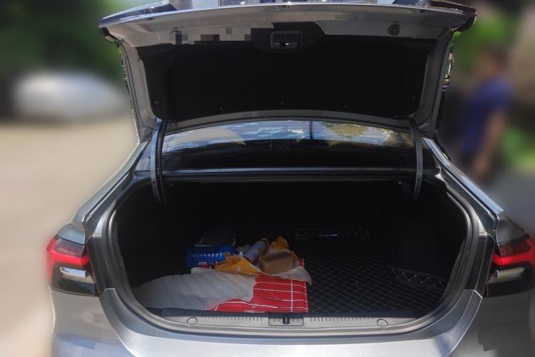 Used Roewe i6 MAX 2020 300TGI Automatic "Swell Cool Smart Drive" Edition Trunk