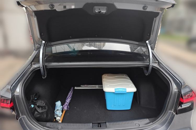 Used Roewe i6 MAX 2020 300TGI Automatic "Swell Cool Smart Drive" Edition Trunk
