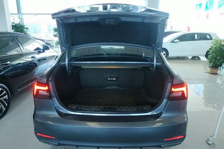 Used Roewe i6 MAX 2020 300TGI Automatic Sporty Cool Edition Trunk