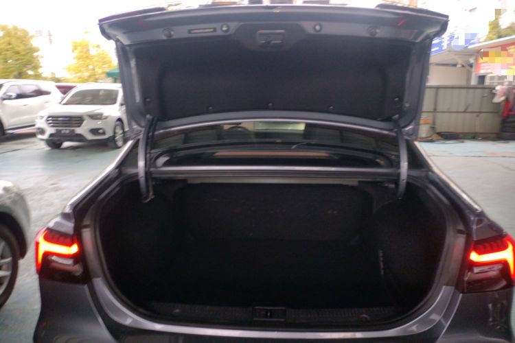 Used Roewe i6 MAX 2020 300TGI Automatic Supreme Edition with Cool Sunroof and Advanced Driving Features Trunk