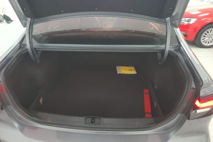 Used Roewe i6 MAX 2020 300TGI Automatic Sporty Cool Edition Trunk