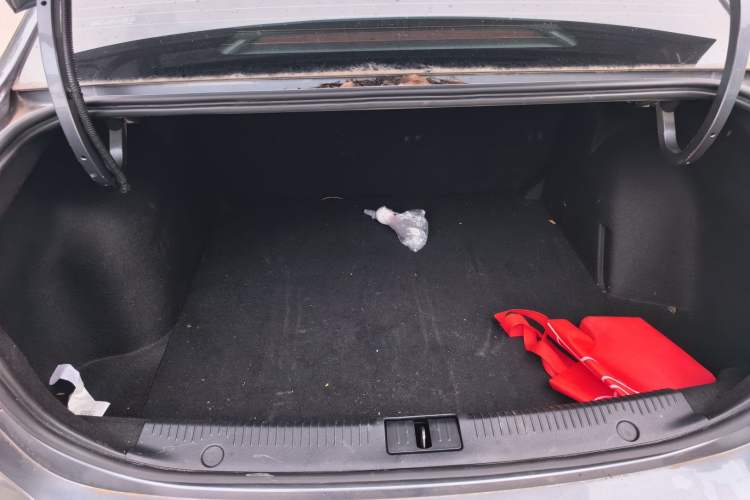 Used Roewe i6 MAX 2020 300TGI Automatic Cool & Stylish Skyroof Edition Trunk