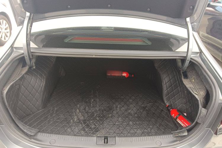 Used Roewe i6 MAX 2020 300TGI Automatic Supreme Edition with Cool Sunroof and Advanced Driving Features Trunk